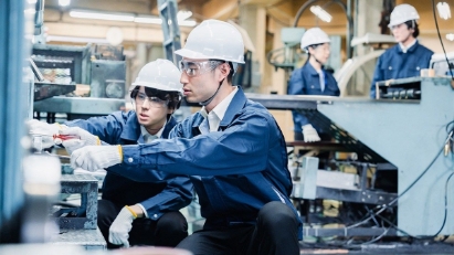 Hanoi announces 6 administrative procedures for foreign workers