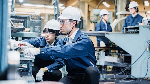 Hanoi announces 6 administrative procedures for foreign workers