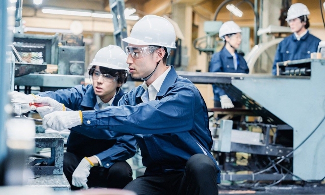 Hanoi announces 6 administrative procedures for foreign workers