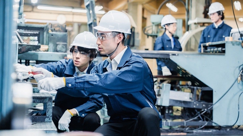 Hanoi announces 6 administrative procedures for foreign workers