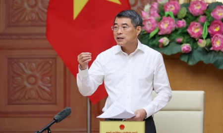 Thủ tướng khẳng định nền tảng vĩ mô ổn định sẽ khiến người dân tin tưởng rót vốn vào sản xuất, kinh doanh; giảm găm giữ vàng và đầu cơ tài sản.