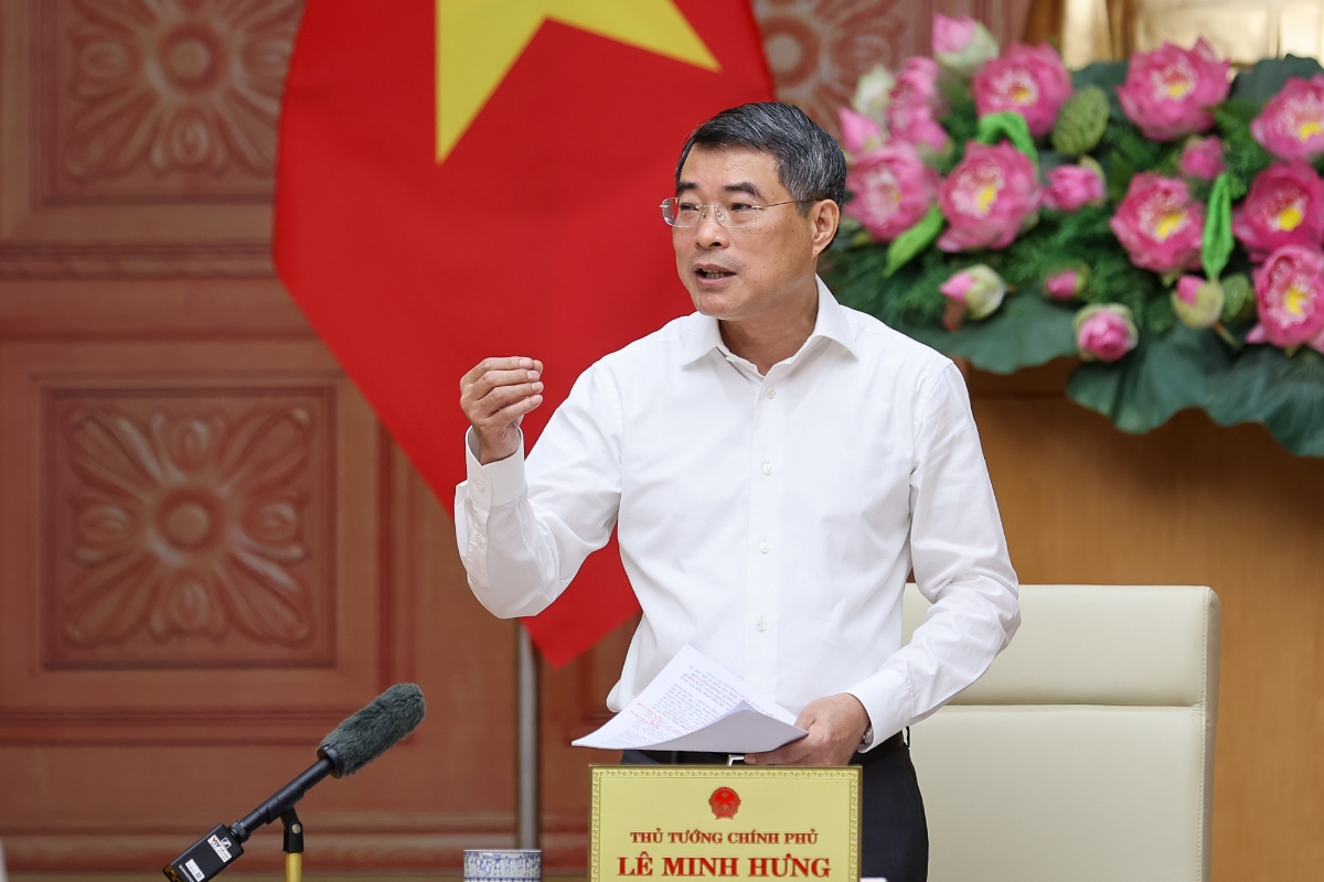 Thủ tướng khẳng định nền tảng vĩ mô ổn định sẽ khiến người dân tin tưởng rót vốn vào sản xuất, kinh doanh; giảm găm giữ vàng và đầu cơ tài sản.