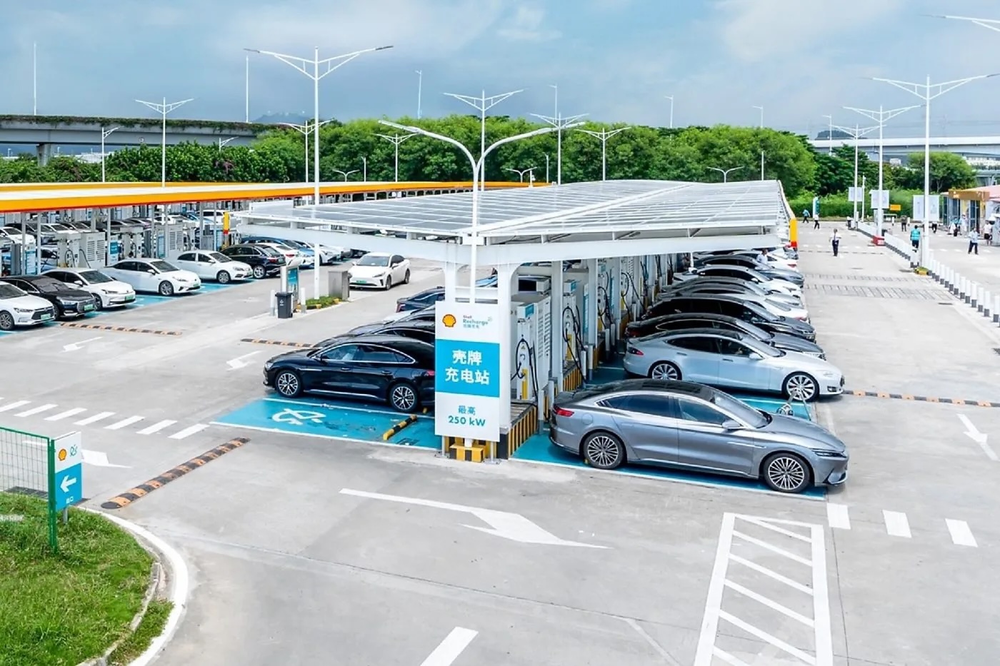 Sạc siêu nhanh dưới 10 phút: "Đòn cân não" Trung Quốc đang ép các OEM toàn cầu vào thế khó