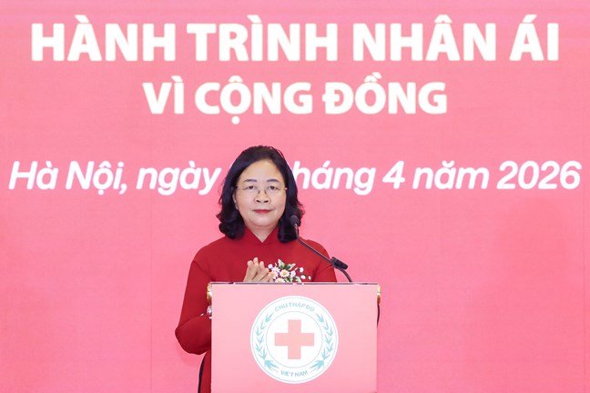Bà Bùi Thị Minh Hoài, Ủy viên Bộ Chính trị, Bí thư Trung ương Đảng, Chủ tịch Ủy ban Trung ương Mặt trận Tổ quốc Việt Nam phát biểu tại Lễ phát động. Ảnh: Mặt trận.