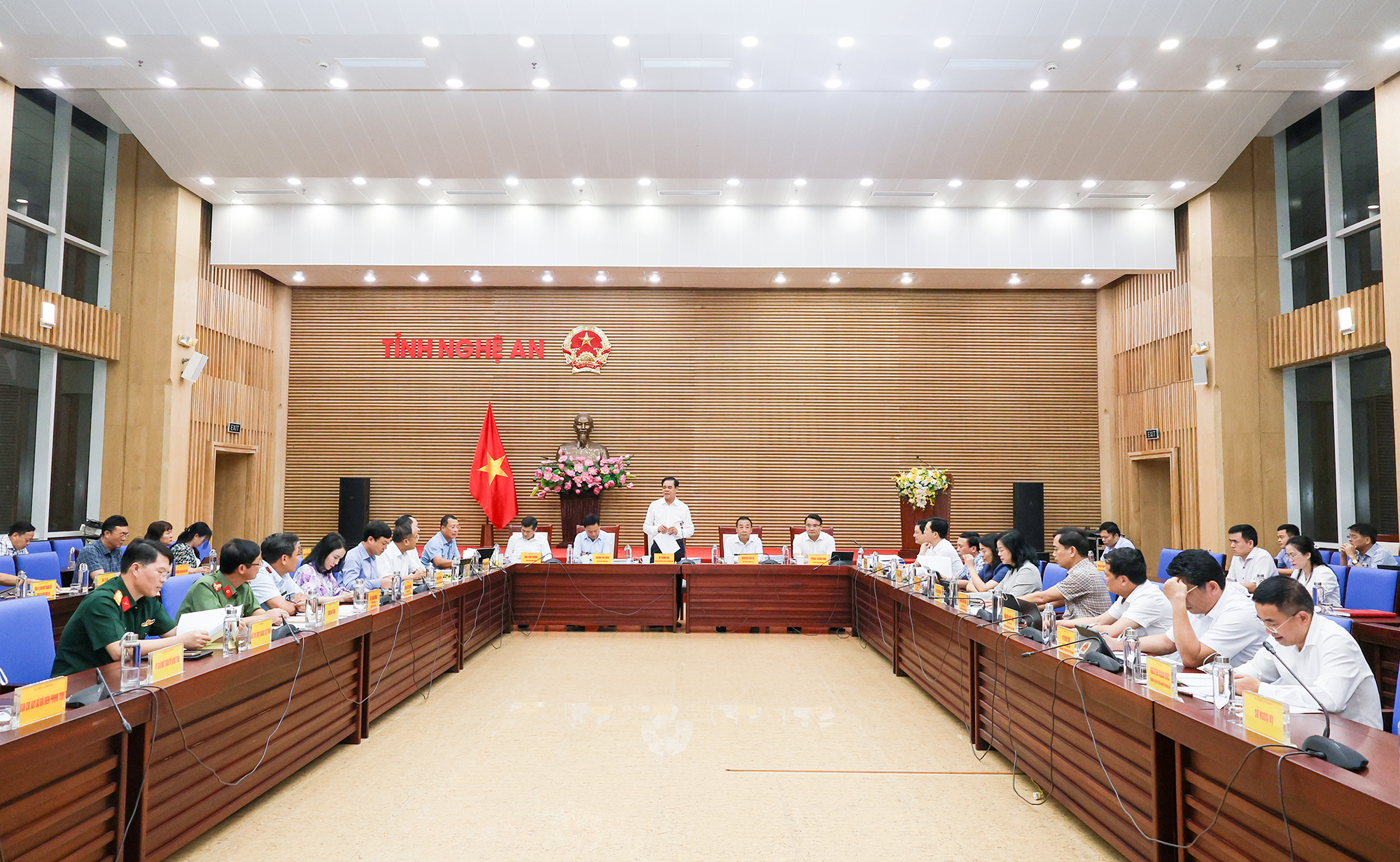 Quang cảnh phiên họp thường kỳ