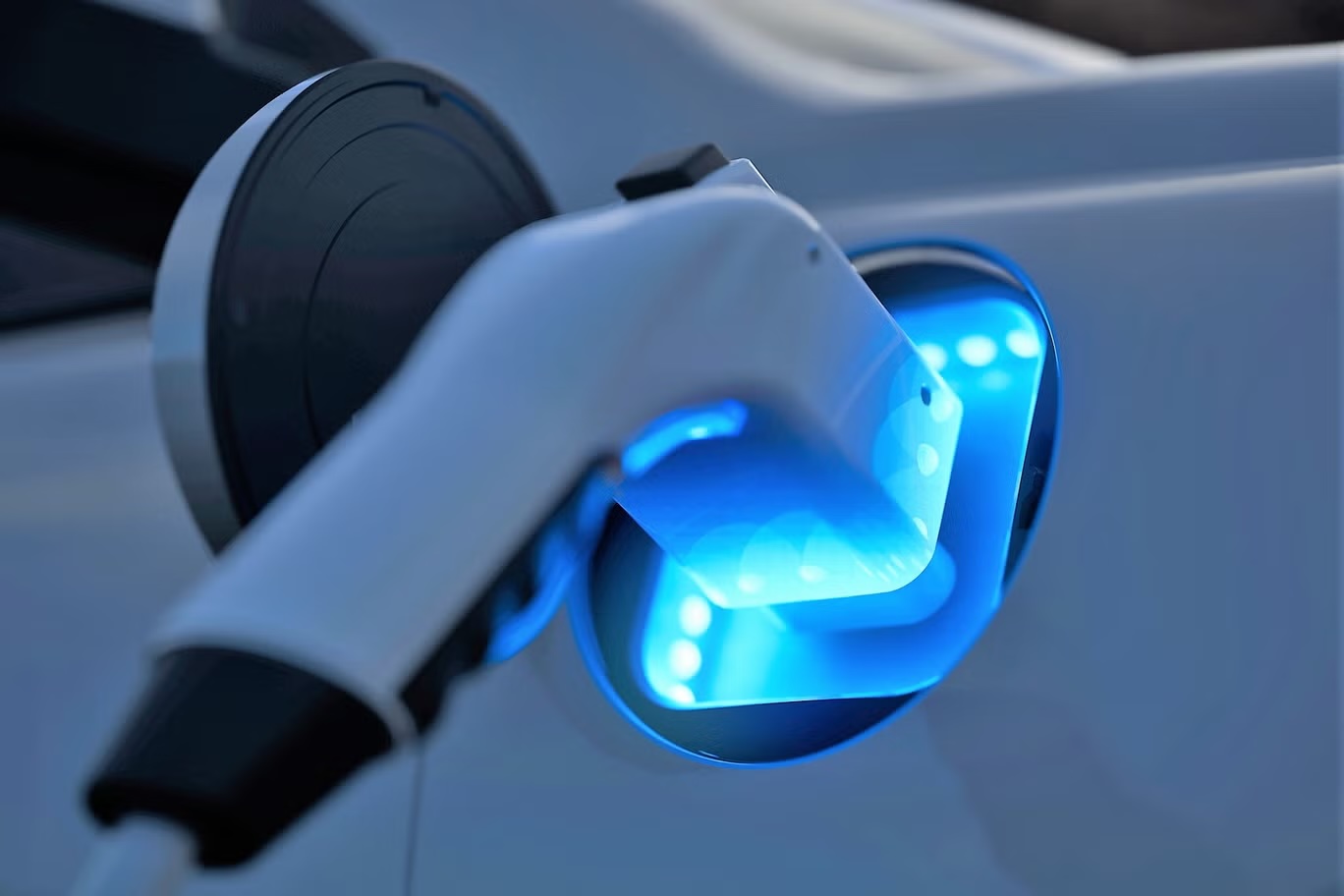 Sạc siêu nhanh dưới 10 phút: "Đòn cân não" Trung Quốc đang ép các OEM toàn cầu vào thế khó