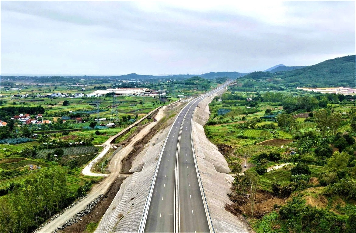 Phần lớn dự án cao tốc Chí Thạnh - Vân Phong đã hoàn thành và đang chờ đưa vào khai thác - Ảnh: Báo Xây dựng