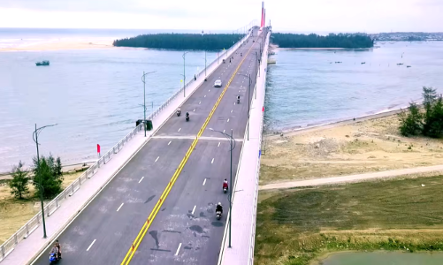 Cầu vượt cửa biển dài nhất miền Trung thông xe