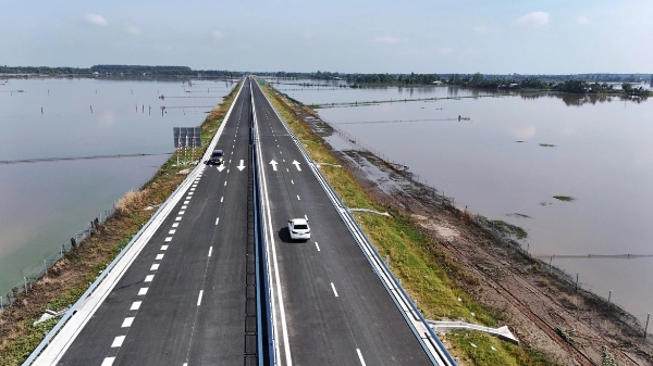 Thông xe nhiều tuyến cao tốc, phục vụ nhu cầu đi lại tăng cao dịp lễ