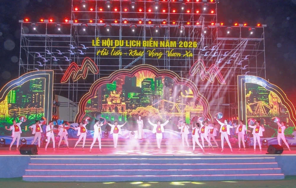 Chương trình nghệ thuật mở màn lễ hội. 