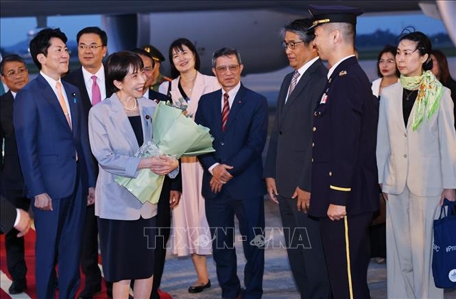 Chiều tối 1/5, Thủ tướng Nhật Bản Takaichi Sanae đến Hà Nội, bắt đầu chuyến thăm chính thức Việt Nam. Ảnh: TTXVN&nbsp;