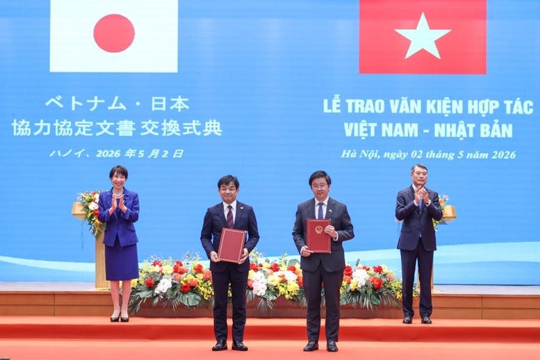 Thủ tướng Lê Minh Hưng và Thủ tướng Takaichi Sanae chứng kiến trao Bản ghi nhớ giữa Bộ Khoa học và Công nghệ Việt Nam và Bộ Nội vụ và Truyền thông Nhật Bản về hợp tác trong lĩnh vực công nghệ thông tin, truyền thông và chuyển đổi số - Ảnh: VGP.