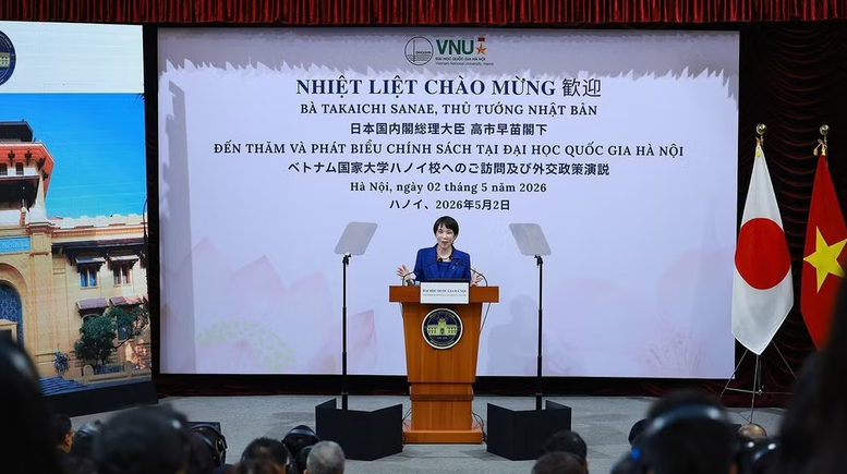 Thủ tướng Nhật Bản Takaichi Sanae phát biểu chính sách tại Đại học Quốc gia Hà Nội - Ảnh: TTXVN