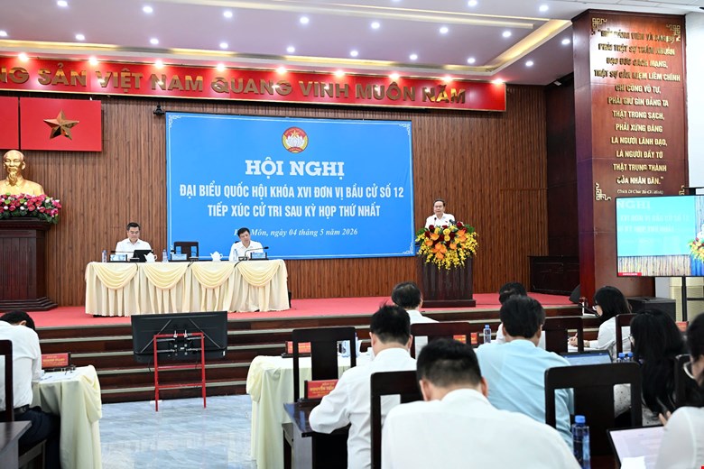 Quang cảnh buổi tiếp xúc cử tri. Ảnh: Quốc hội.