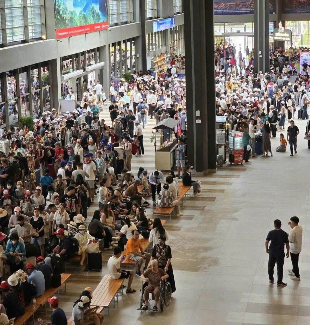 Khi quá nhiều người cùng đổ về một nơi trong cùng thời điểm, du khách phải đối mặt với chờ đợi và dịch vụ quá tải. Ảnh: Otofun Hải Phòng