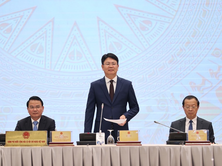 Thứ trưởng Bộ Tư Pháp Nguyễn Thanh Tịnh trả lời câu hỏi của VnEconomy về tháo gỡ "điểm nghẽn" thể chế. Ảnh: VGP