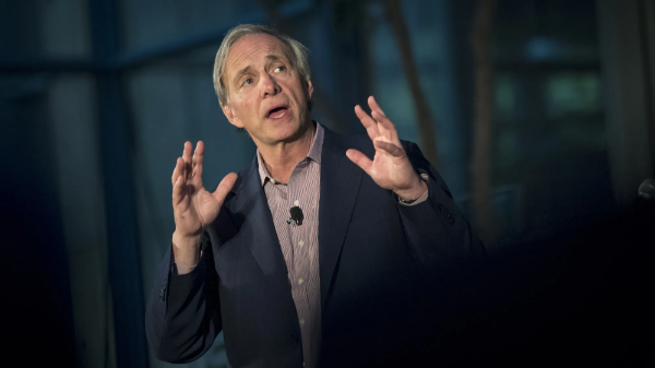 Tỷ phú Ray Dalio khuyên phân bổ 15% vốn vào vàng