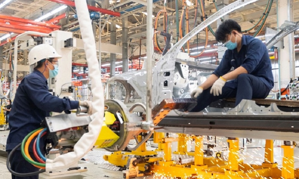 PMI tháng 4 rơi xuống 50,5 điểm, đơn hàng mới sụt giảm lần đầu sau 8 tháng