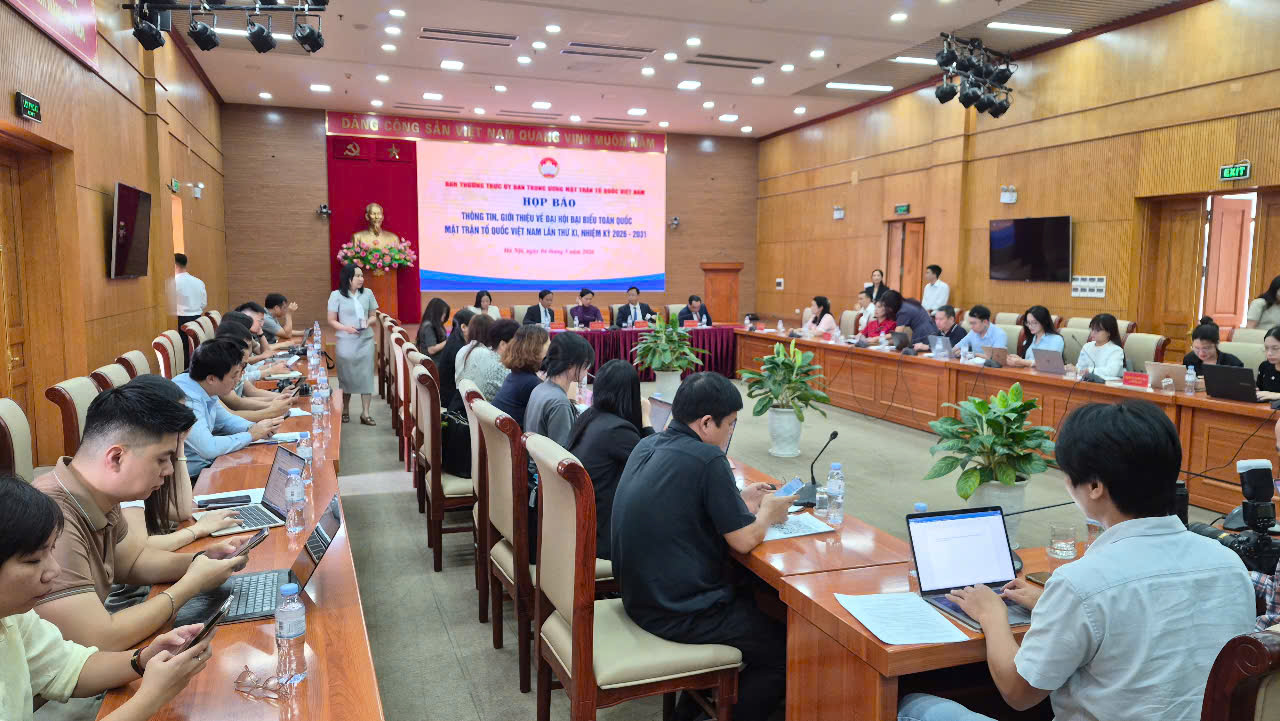 Quang cảnh buổi họp báo.