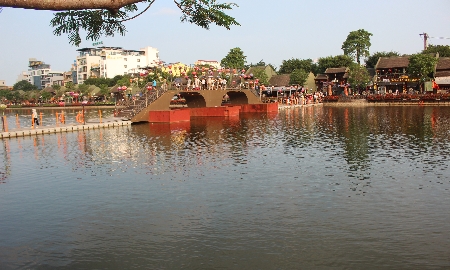 Cảnh đẹp ở khu Phố cổ Hoa Lư, tỉnh Ninh Bình thu hút du khách. Ảnh: Chu Khôi.