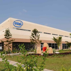 Trung tâm kinh tế năng động nhất nước bứt phá ngoạn mục thu hút FDI hơn 9,8 tỷ USD trong 7 tháng - Ảnh: Nhà máy Intel Products Việt Nam tại Khu Công nghệ cao TP. Hồ Chí Minh.