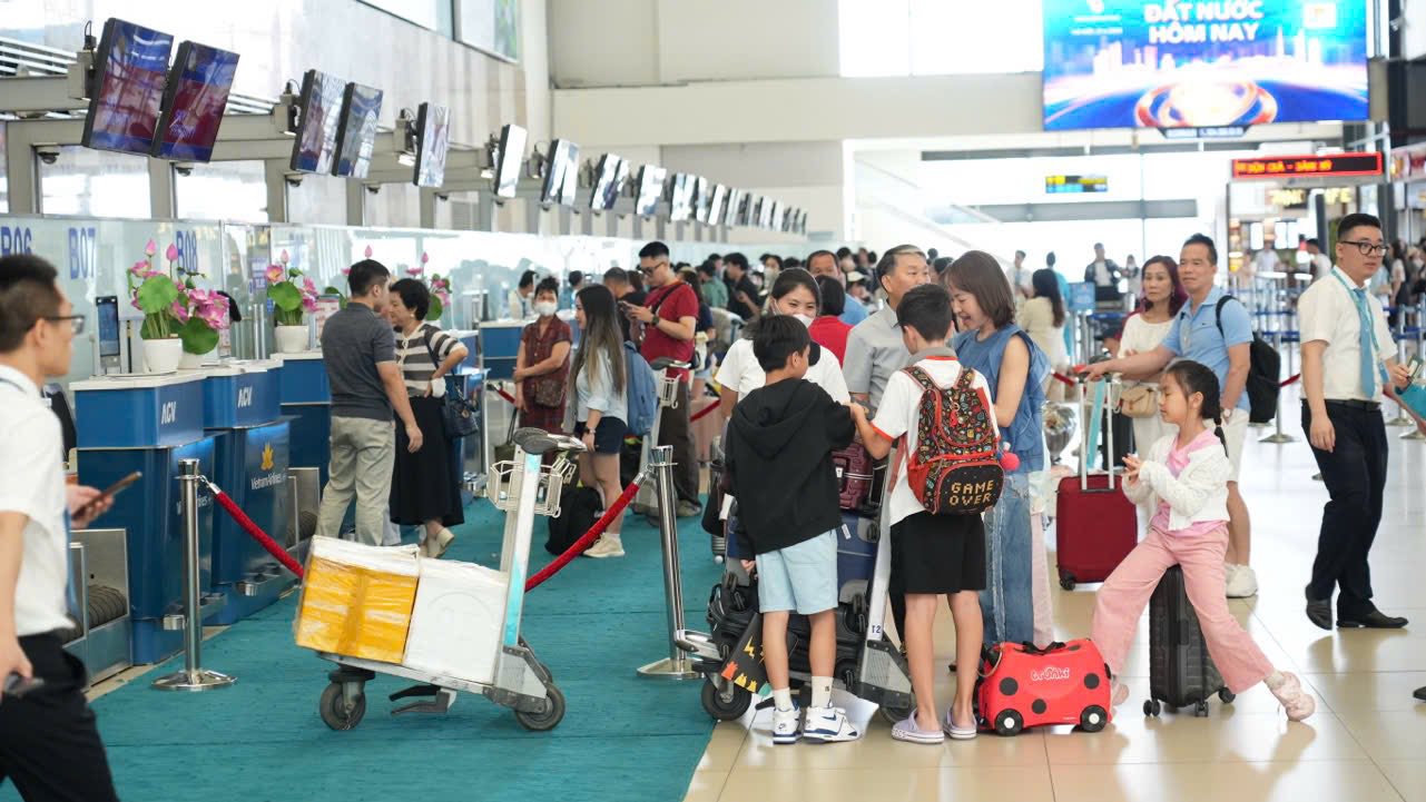 Ngày 03/05/2026, Cảng Hàng không Quốc tế Nội Bài ghi nhận lưu lượng hành khách tăng cao.