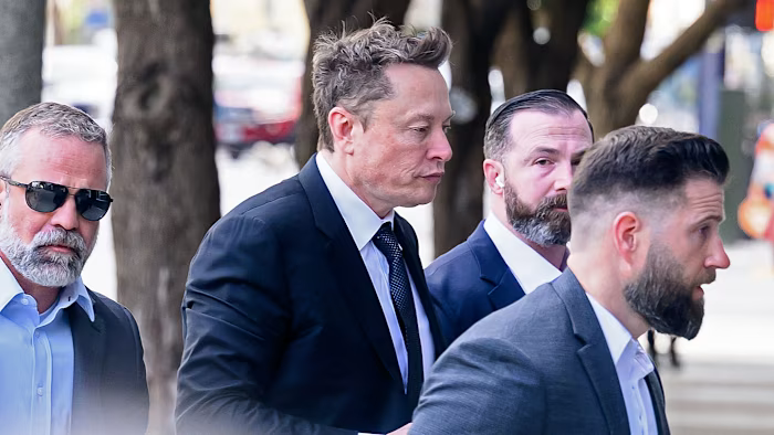 Tỷ phú Elon Musk (chính giữa) - Ảnh: Getty Images