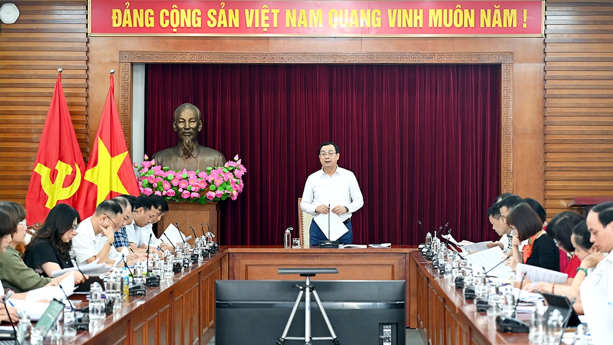 Cục trưởng Cục Du lịch Quốc gia Việt Nam Nguyễn Trùng Khánh đã chủ trì phiên họp Tổ biên tập xây dựng Đề án phát triển du lịch trở thành ngành kinh tế mũi nhọn trong kỷ nguyên mới.