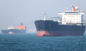 Tổng thống Trump tạm dừng chiến dịch hỗ trợ tàu thuyền qua eo biển Hormuz