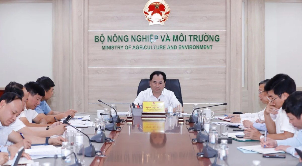 Bộ trưởng Trịnh Việt Hùng chủ trì cuộc họp.