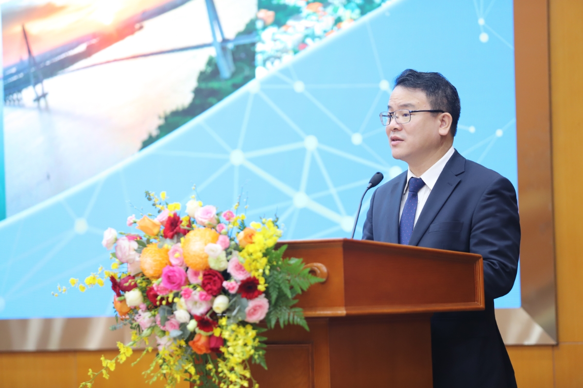Thứ trưởng Bộ Tài chính Trần Quốc Phương phát biểu tại Hội nghị.