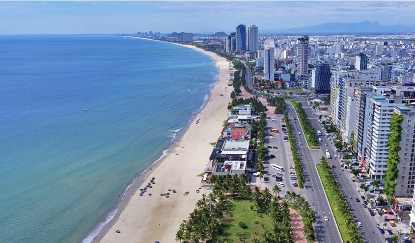 Bãi biển Mỹ Khê&nbsp; đã được Tạp chí Forbes của Mỹ vinh danh xếp thứ 6 trong 10 bãi biển đẹp nhất hành tinh.