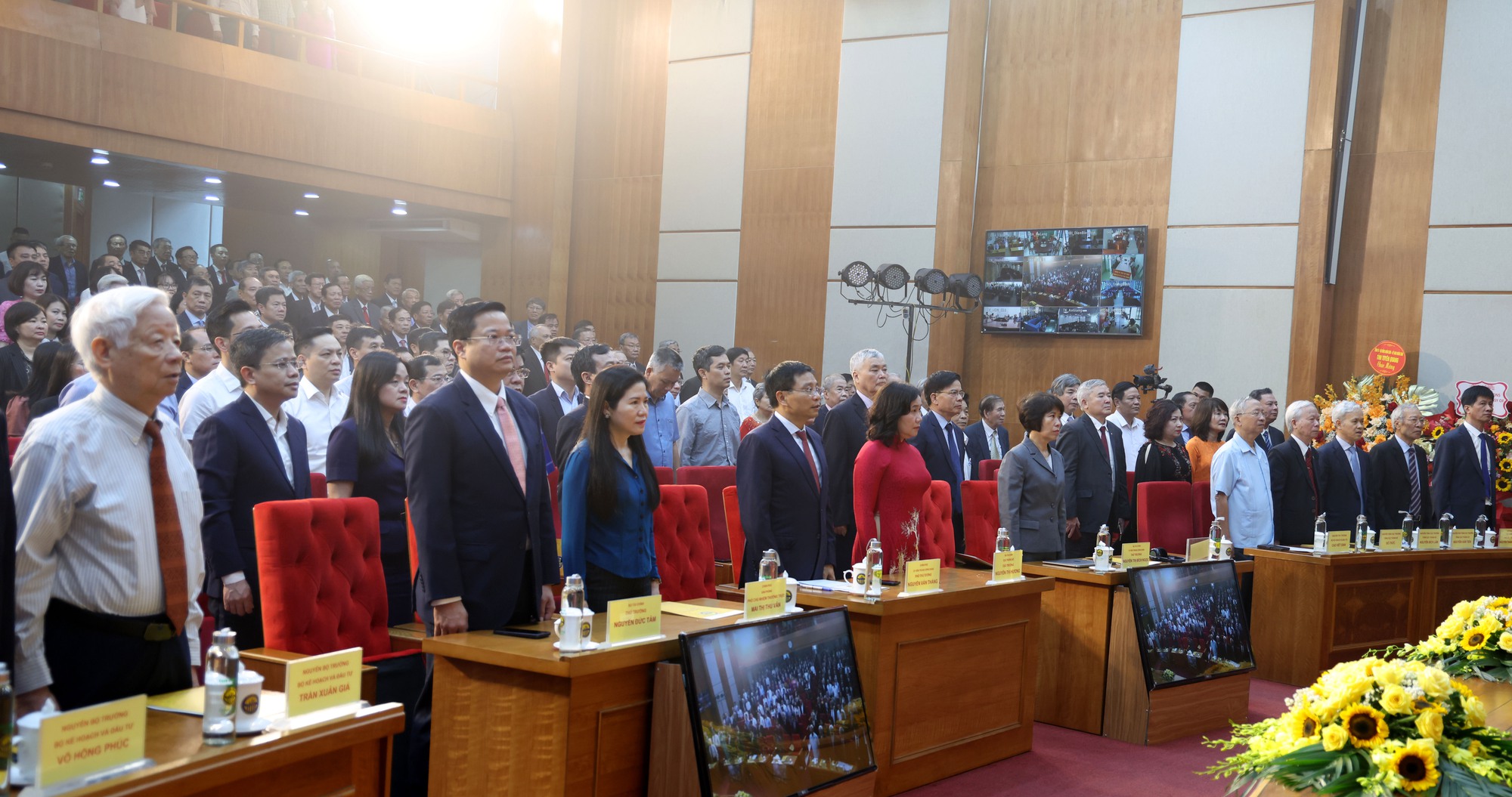 Phó Thủ tướng Nguyễn Văn Thắng và các đồng chí lãnh đạo, nguyên lãnh đạo Bộ Tài chính, Bộ Kế hoạch và Đầu tư (cũ), Cục Thống kê dự Lễ kỷ niệm 80 năm 