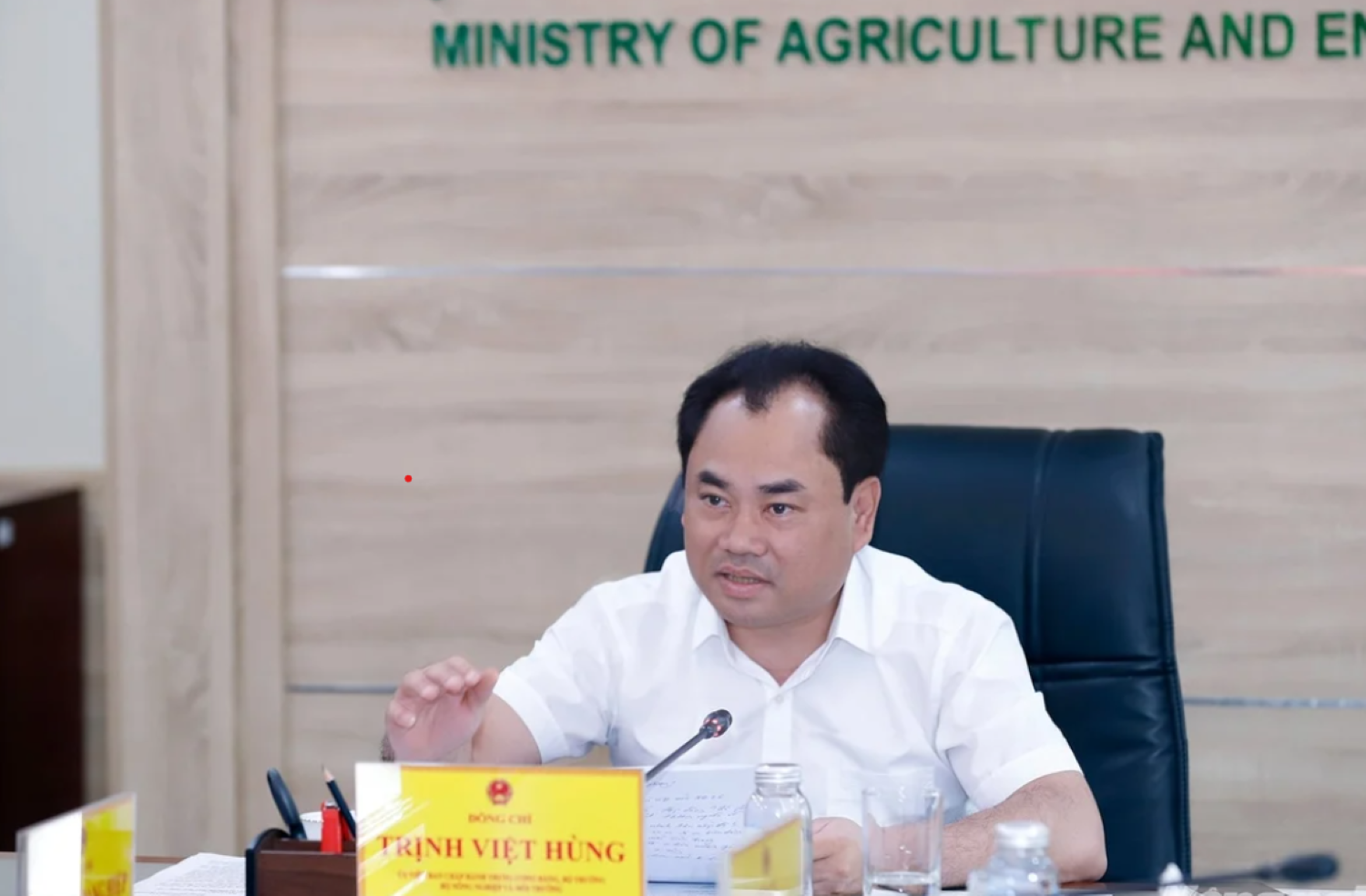 Bộ trưởng Trịnh Việt Hùng: 