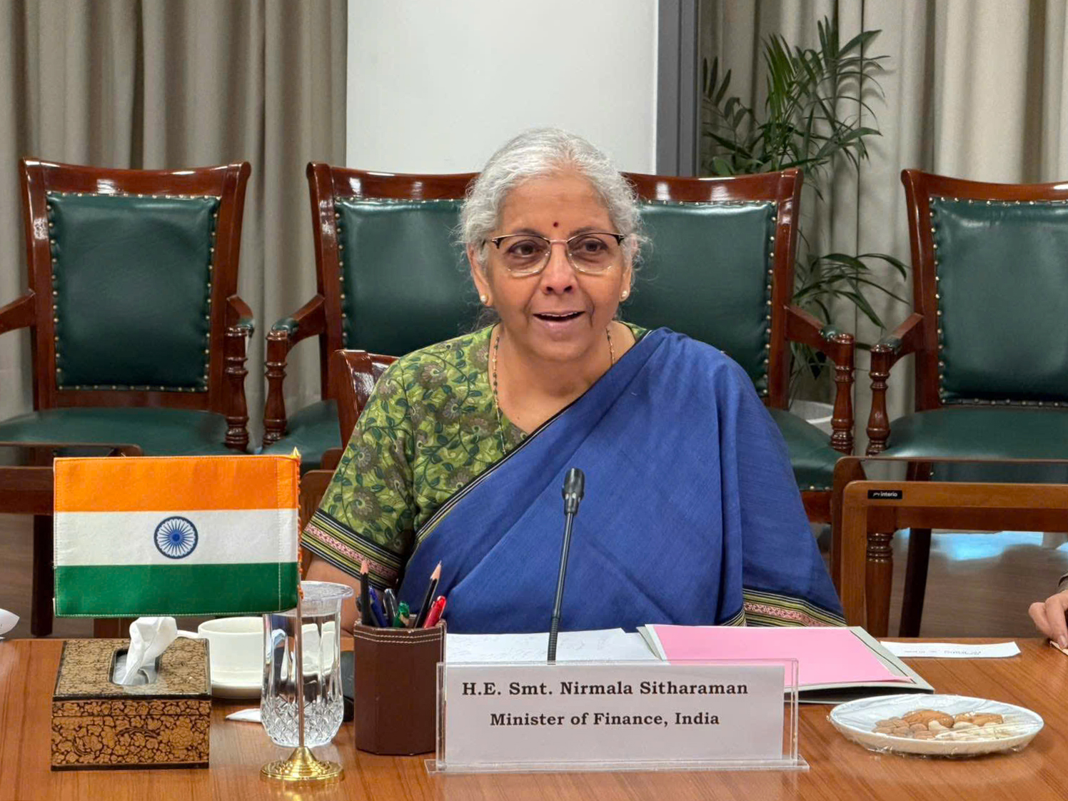  Bộ trưởng Tài chính Ấn Độ Nirmala Sitharaman đánh giá cao những thành tựu phát triển của nền  Việt Nam trong thời gian vừa qua.