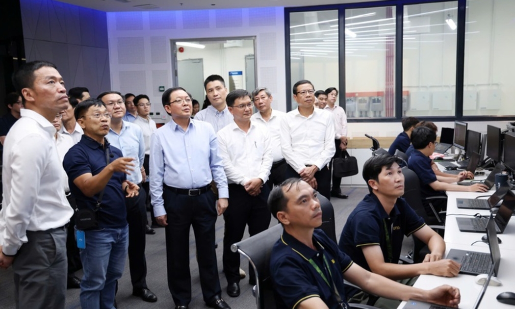 Phó Thủ tướng Hồ Quốc Dũng: Doanh nghiệp Việt cần tiên phong làm chủ AI, UAV chiến lược