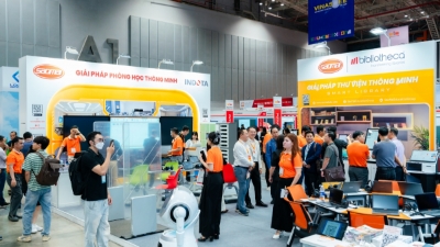 HCM City hosts exhibitions on smart cities, education and advanced technologies