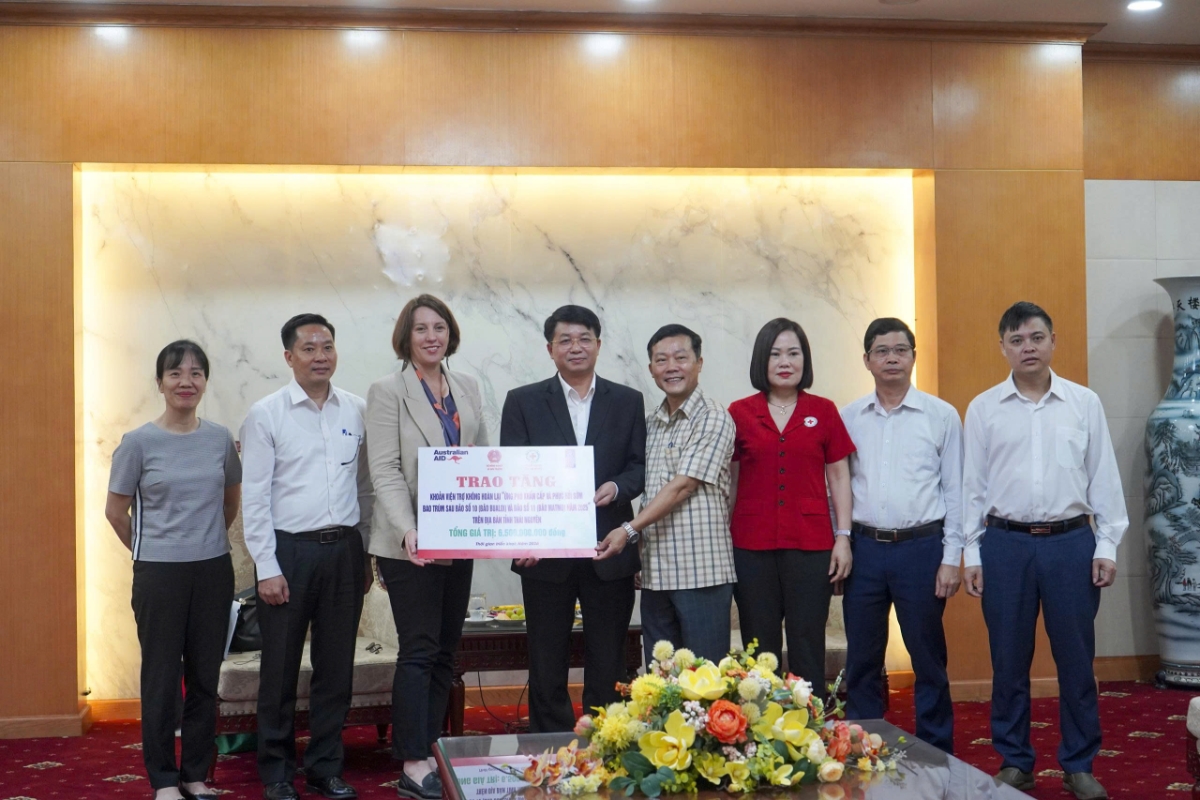 Trao tặng khoản viện trợ không hoàn lại Ứng phó khẩn cấp và phục hồi sớm bao trùm cho Thái Nguyên. Ảnh do UNDP cung cấp.&nbsp;