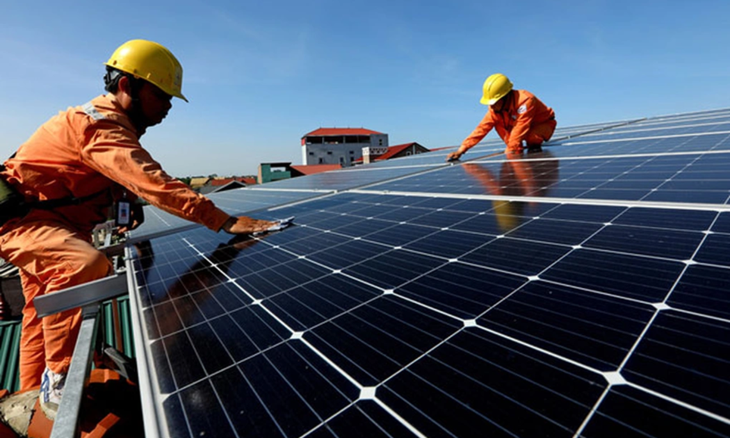 Hà Tĩnh đặt mục tiêu phát triển mạnh điện mặt trời mái nhà nhằm chủ động nguồn cung năng lượng tại chỗ. Ảnh minh hoạ