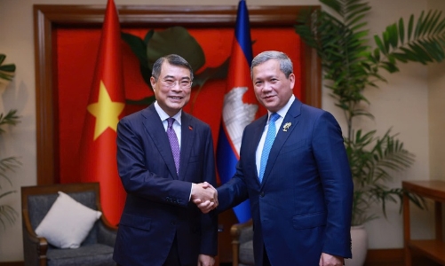 Thủ tướng Lê Minh Hưng gặp Thủ tướng Campuchia Hun Manet