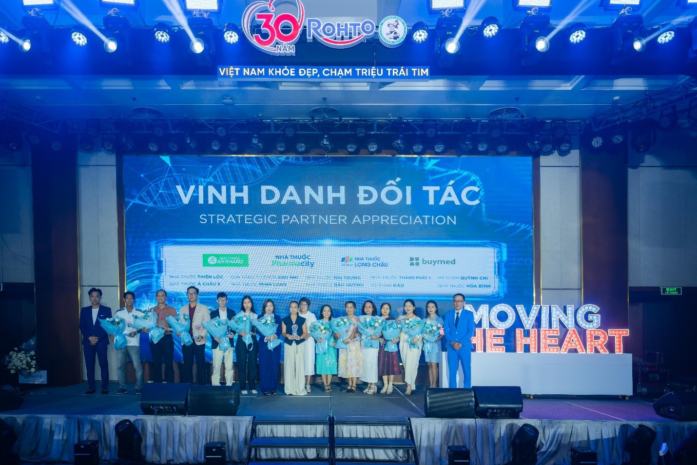 Lễ vinh danh đối tác chiến lược của công ty TNHH Rohto-Mentholatum (Việt Nam). 