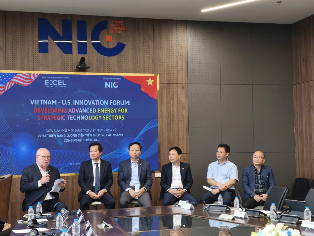 Các diễn giả tham gia thảo luận tại Diễn đàn.