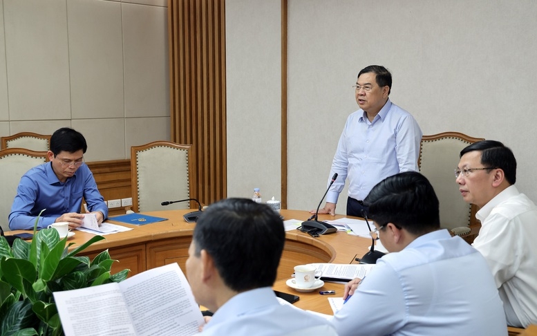 Phó Thủ tướng Thường trực Chính phủ Phạm Gia Túc chủ trì cuộc họp nghe báo cáo về tình hình thực hiện và đề cương lập, điều chỉnh Quy hoạch hệ thống cảng hàng không toàn quốc thời kỳ 2021-2030. Ảnh: VGP