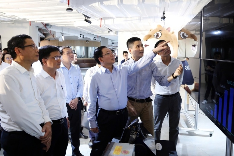 Deputy PM urges Vietnamese enterprises to pioneer AI and strategic UAV mastery
