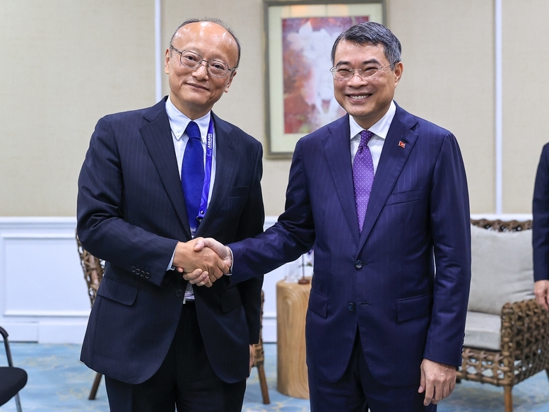 Thủ tướng Chính phủ Lê Minh Hưng và Chủ tịch Ngân hàng Phát triển Châu Á (ADB) Masato Kanda -Ảnh: VGP