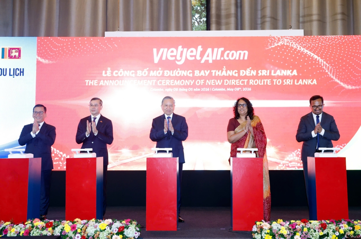 Vietjet chính thức công bố đường bay thẳng giữa TP.Hồ Chí Minh và Colombo trước sự chứng kiến của Tổng Bí thư, Chủ tịch nước Tô Lâm (giữa) và Thủ tướng Sri Lanka Harini Amarasuriya (thứ 2 từ phải sang). 
