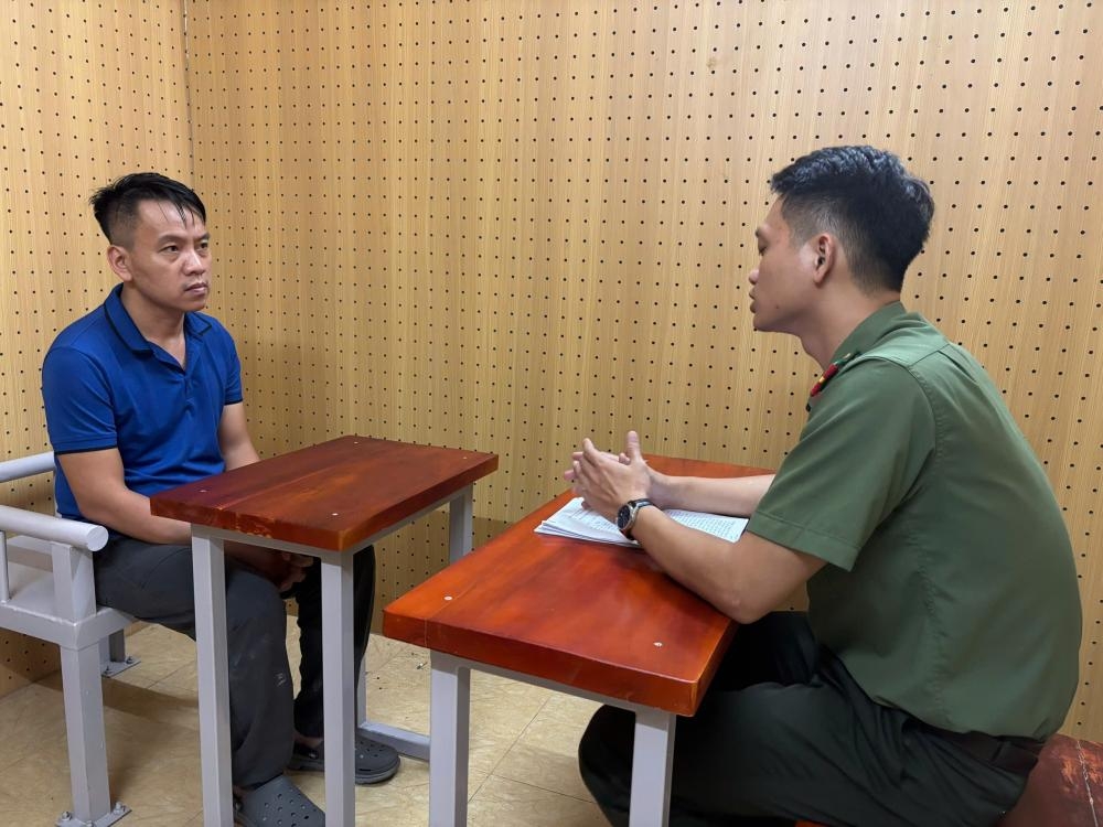 Đối tượng cầm đầu Nguyễn Hoàng Tuấn tại cơ quan điều tra