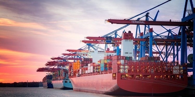 Vietnam records surprise trade surplus of over $87 mln in second half of April
