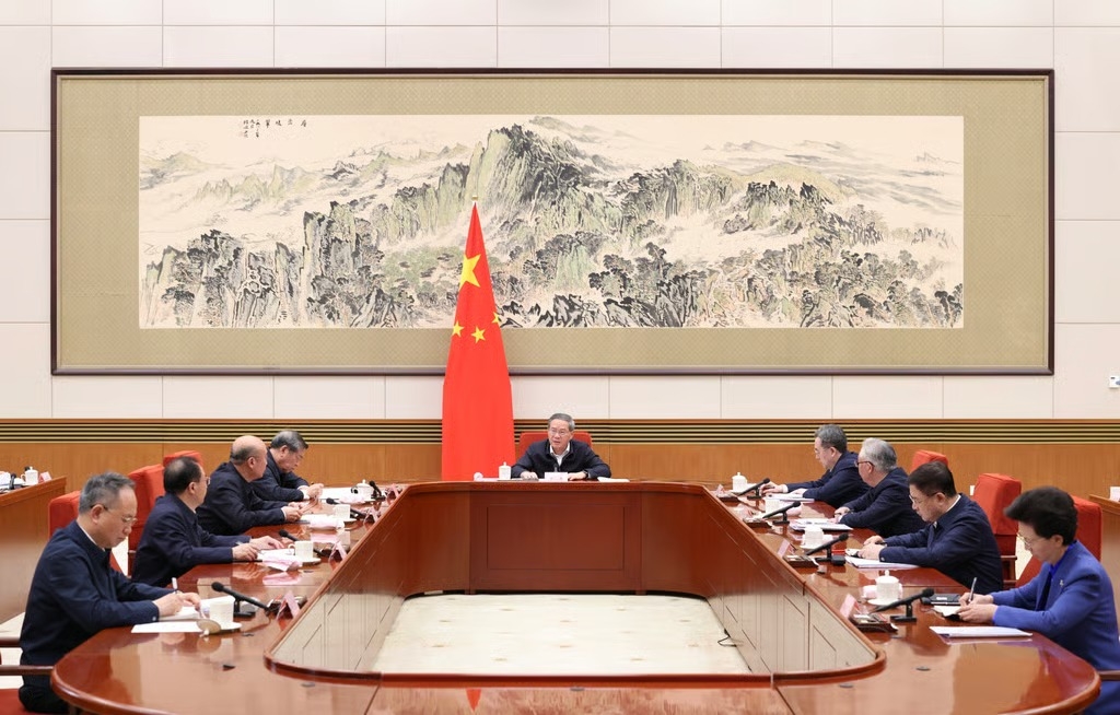 Thủ tướng Trung Quốc chủ trì phiên họp nhóm nghiên cứu của Hội đồng Nhà nước về phát triển năng lượng vào ngày 20 tháng 4 năm 2026. Ảnh: Tân Hoa Xã