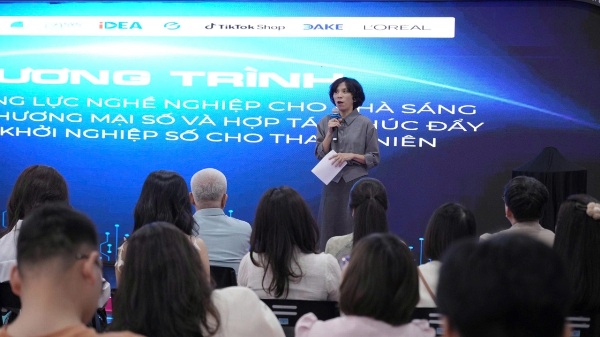 Bà Lại Việt Anh, Phó Cục trưởng Cục Thương mại điện tử và Kinh tế số (Bộ Công Thương).
